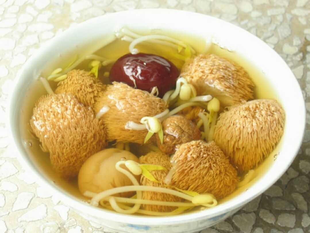 适用于胃炎,胃癌,胃溃疡 配料:猴头菇 做法:将猴头菇与现有配料用水煮