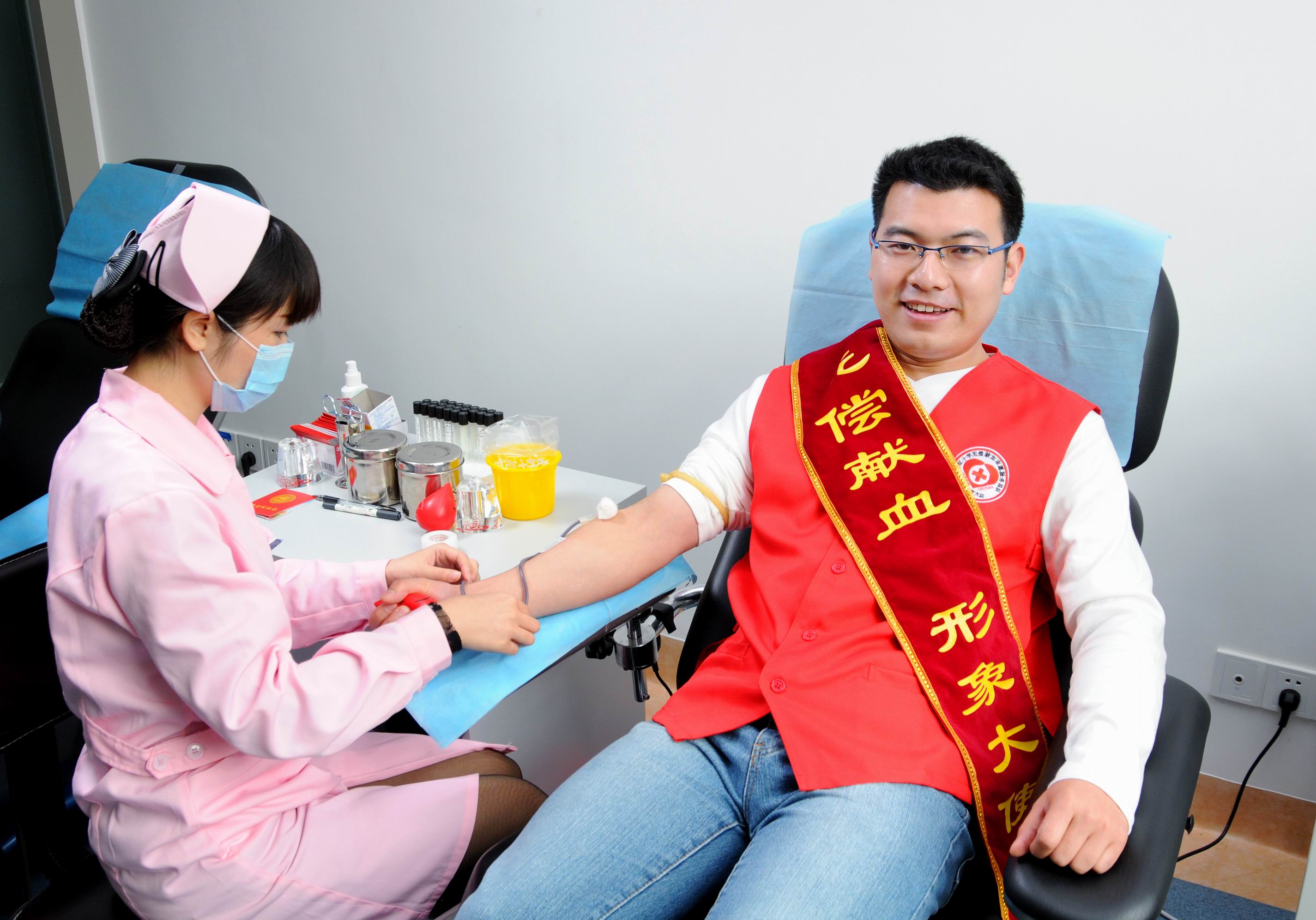 dgin28大型献血公益活动