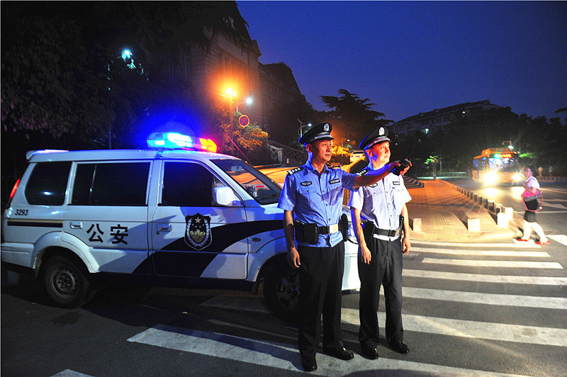 谨以此献给所有坚守在工作岗位上的警察及家人，祝中秋节快乐！