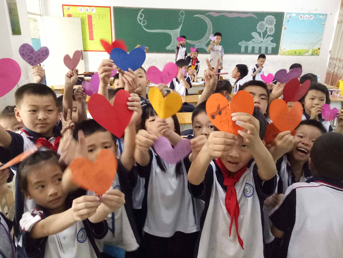 惠东县山湖海学校祝妈妈们,母亲节快乐!_免费微杂志制作软件- 兔展h5