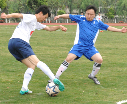 “平湖杯”八人制足球赛开赛！